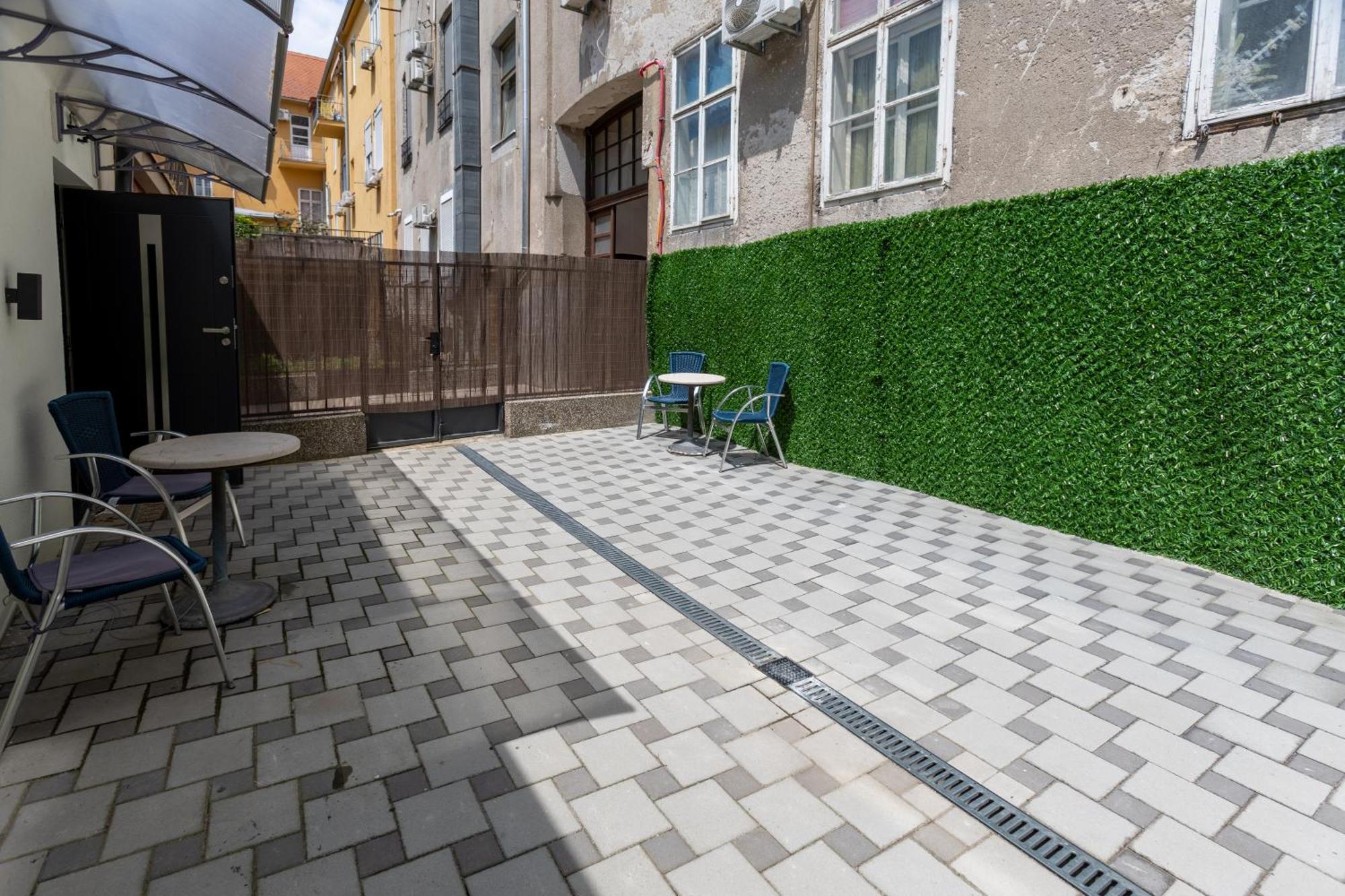 Inn The Center Zagreb Studio Apartment Esterno foto
